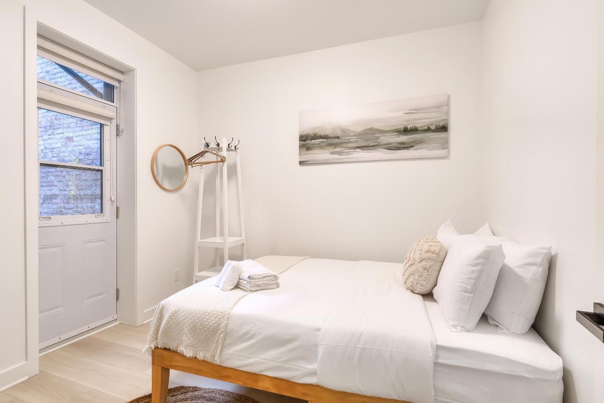 Free Indoor Parking Boho Chic And Spacious 2 Bedroom Heart Of Downtown