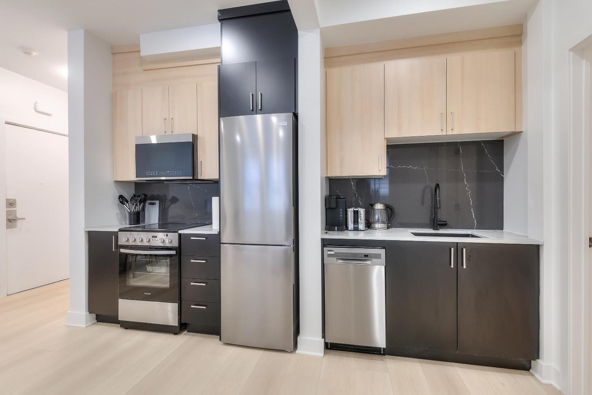 Free Indoor Parking Boho Chic And Spacious 2 Bedroom Heart Of Downtown * Montreal
