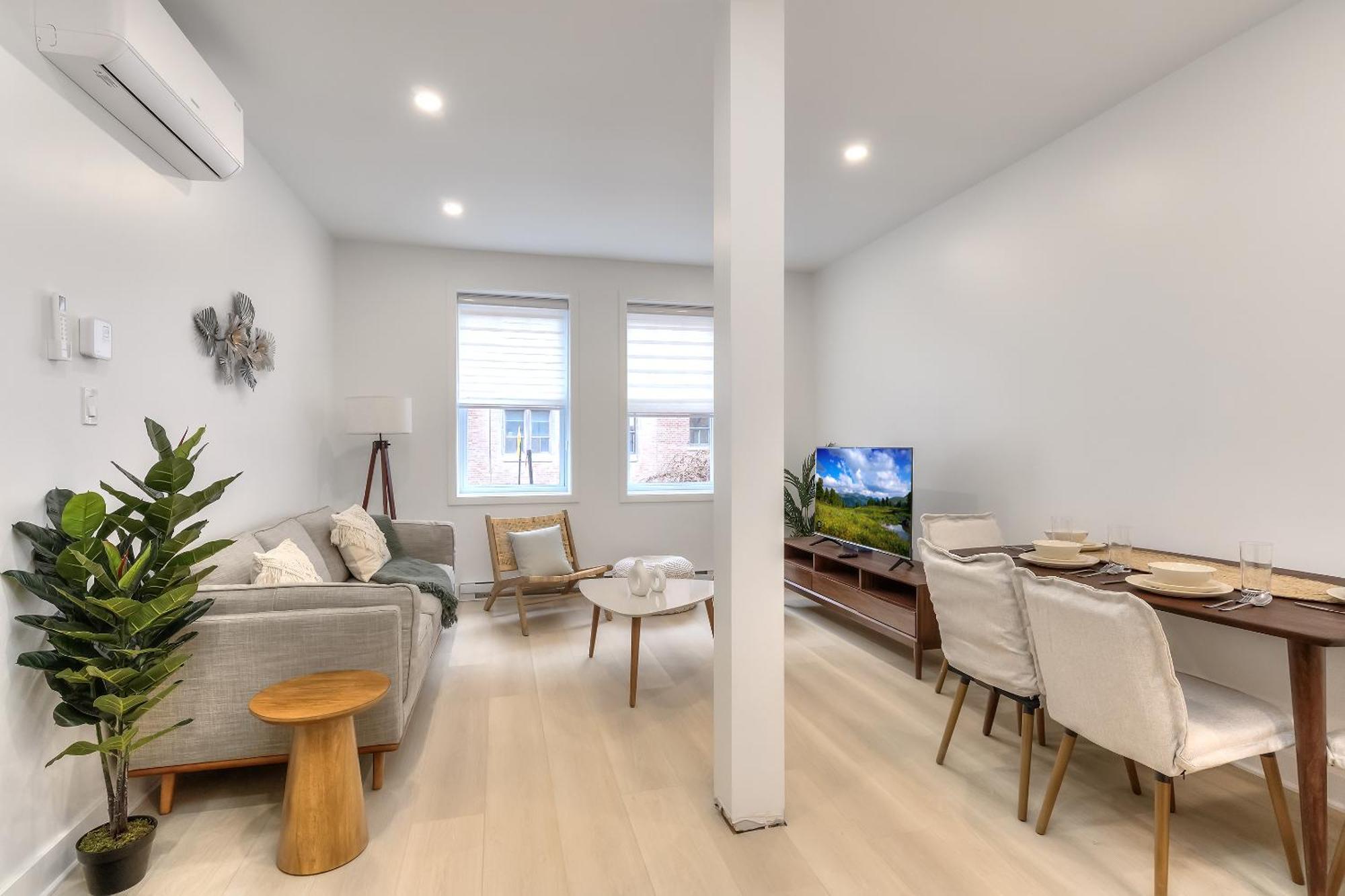 Apartment Free Indoor Parking Boho Chic And Spacious 2 Bedroom Heart Of Downtown *