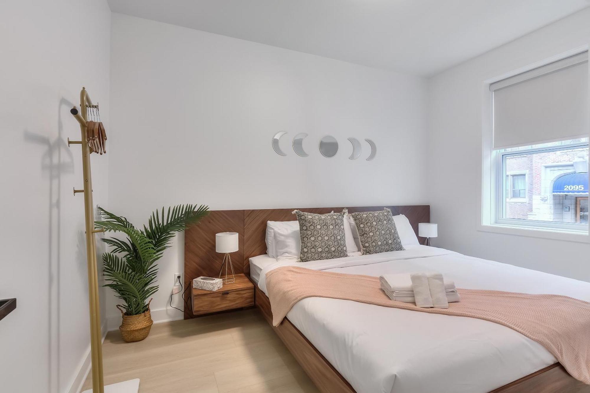 Free Indoor Parking Boho Chic And Spacious 2 Bedroom Heart Of Downtown * Montreal