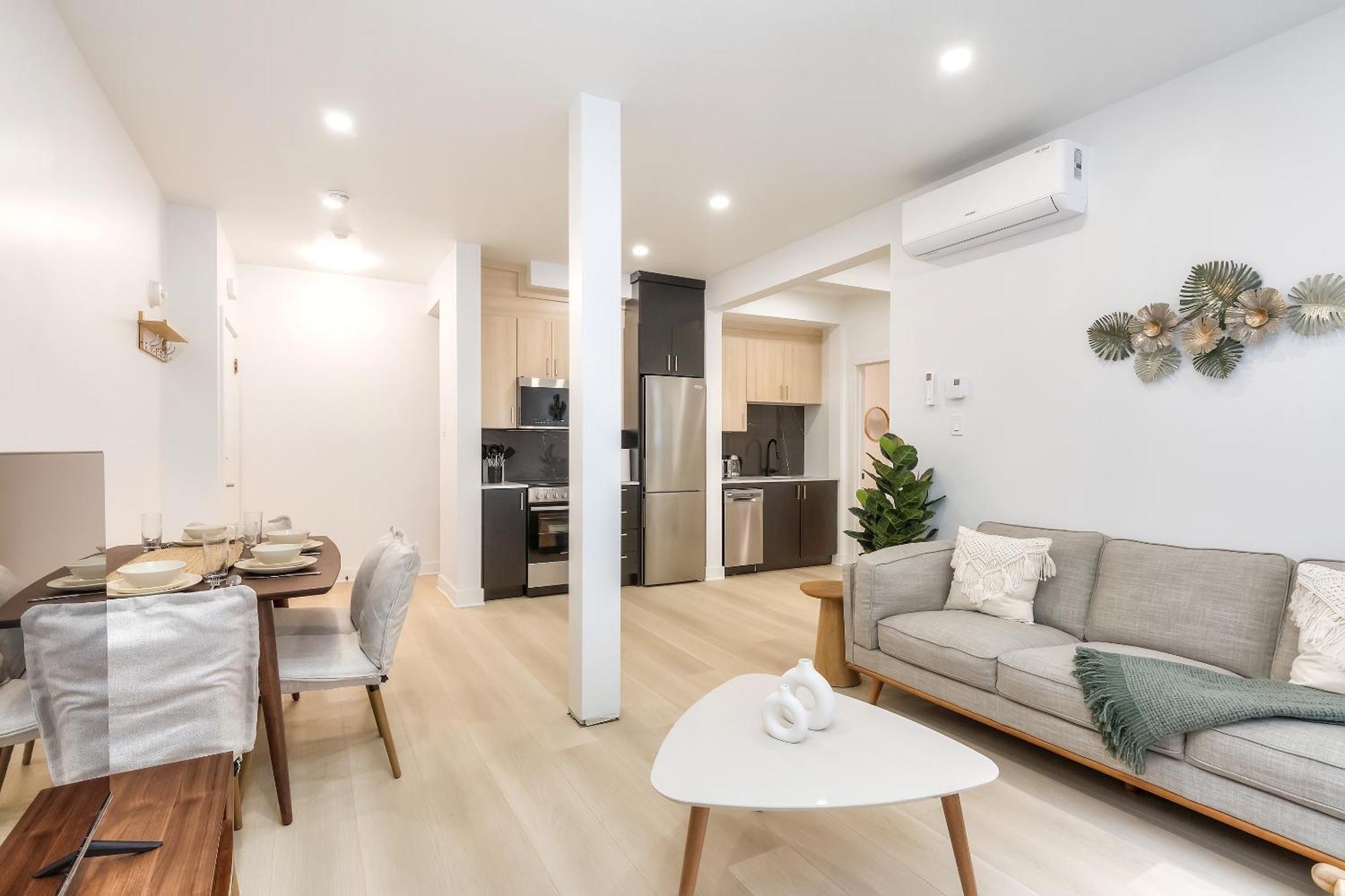 Free Indoor Parking Boho Chic And Spacious 2 Bedroom Heart Of Downtown * Montreal