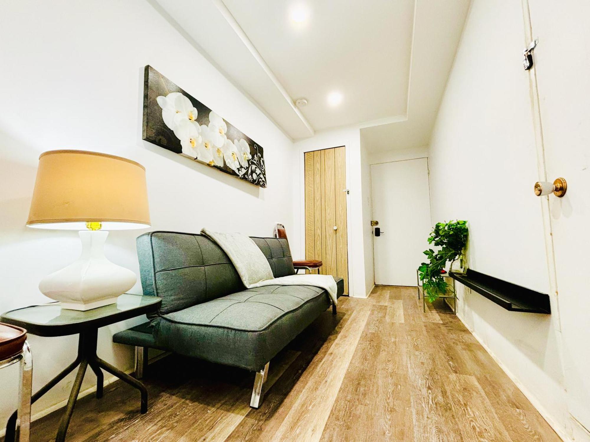 Apartment Entire Near Downtown & Trudeau Yul Airport Montreal