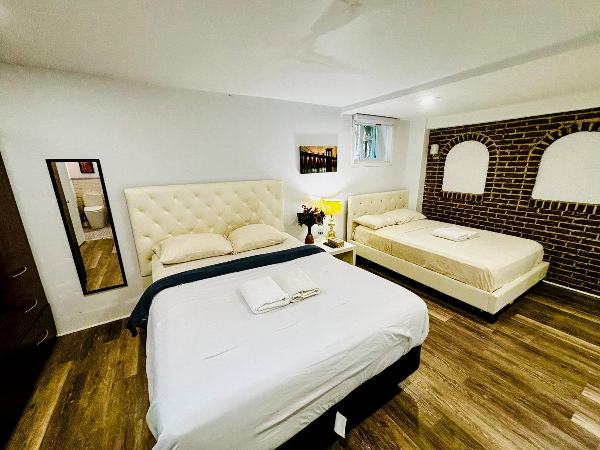 Entire Near Downtown & Trudeau Yul Airport Apartment