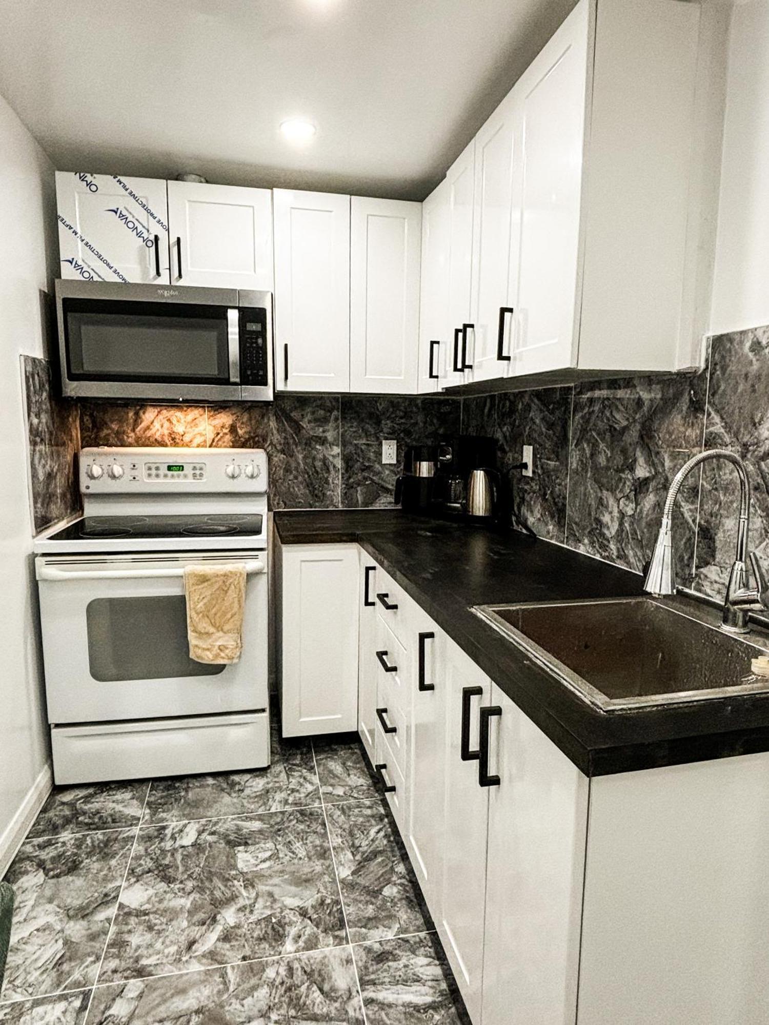 Entire Near Downtown & Trudeau Yul Airport Montreal