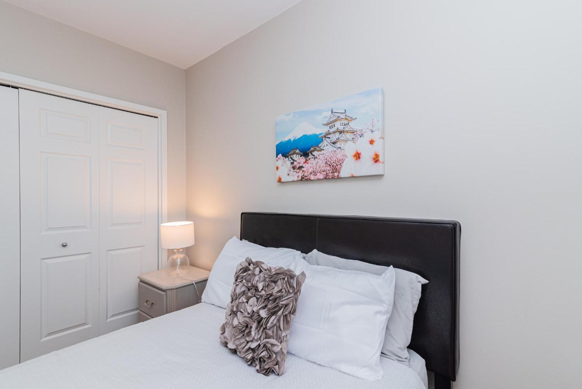 Apartment Golden Mile & Relocation Montreal