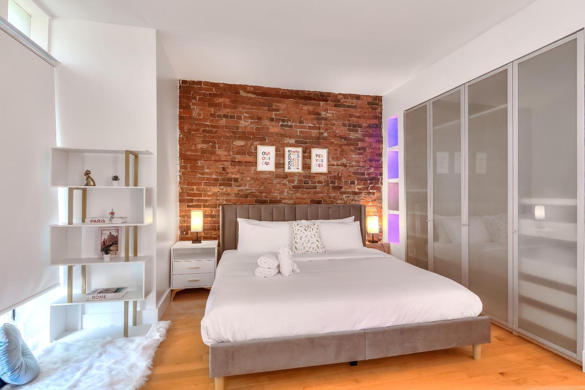 Take A Break In A Modern Loft On Plateau-mont-royal Apartment