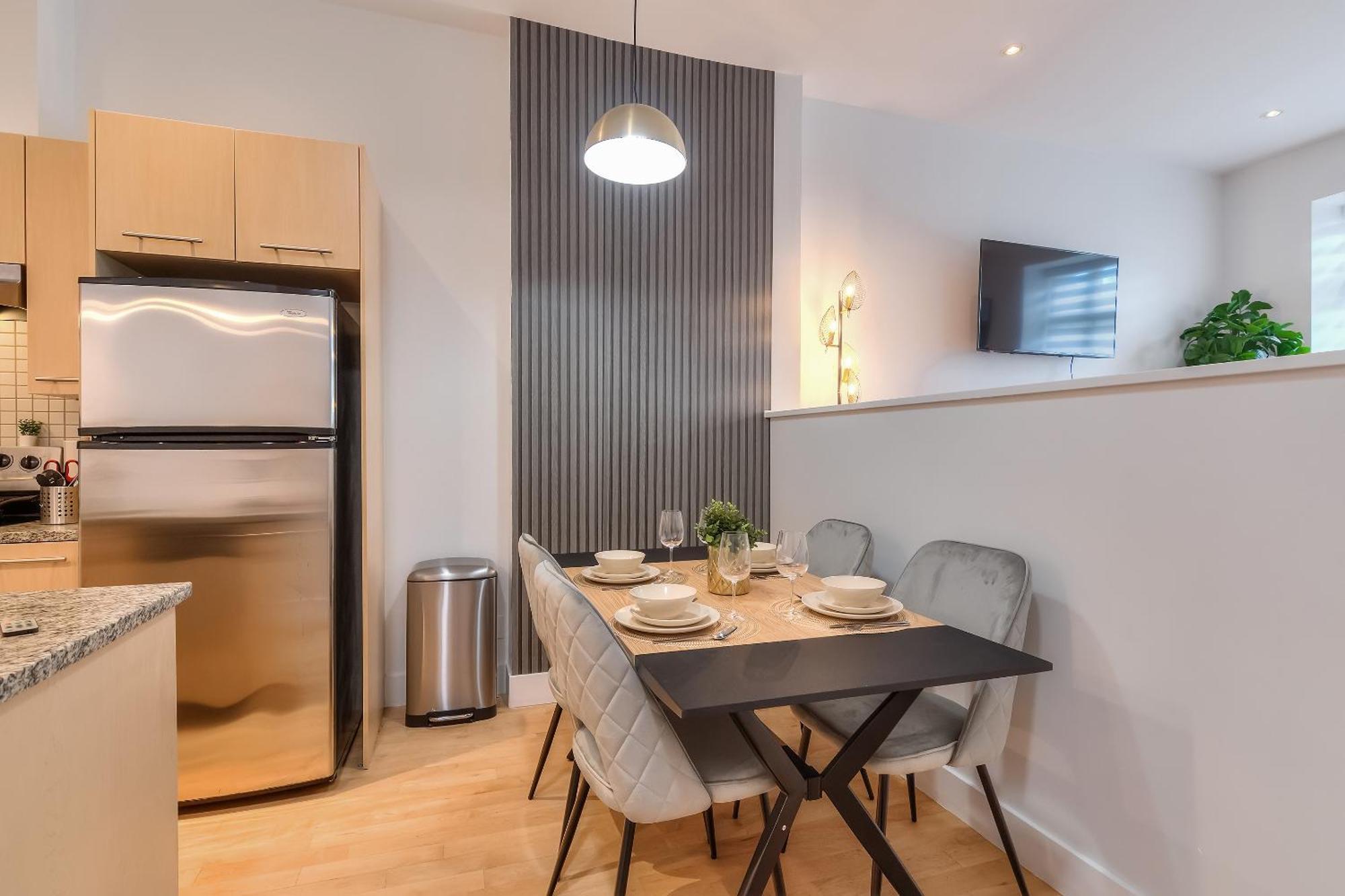 Take A Break In A Modern Loft On Plateau-mont-royal *