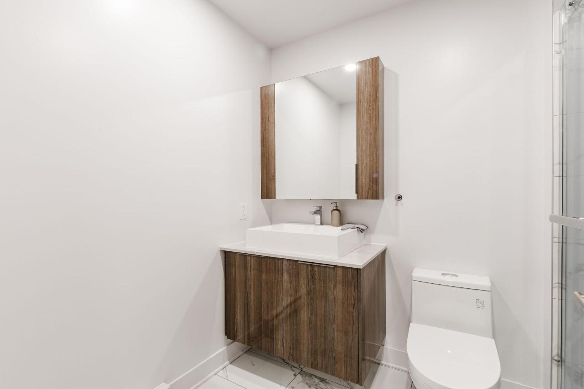 Penthouse Elegant Centre-ville Apartment Montreal