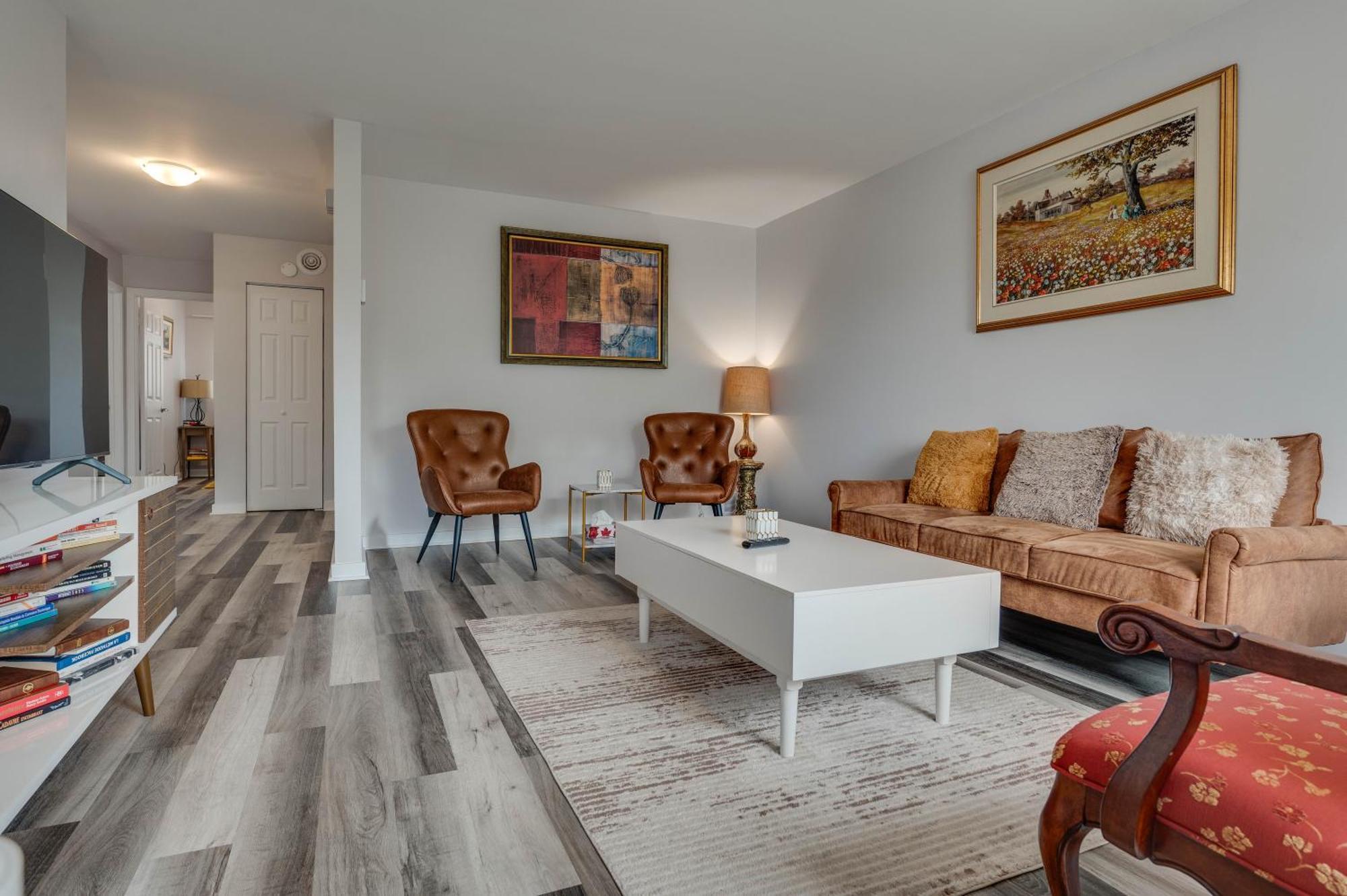 Apartment Chic Urban Escape In Montreal