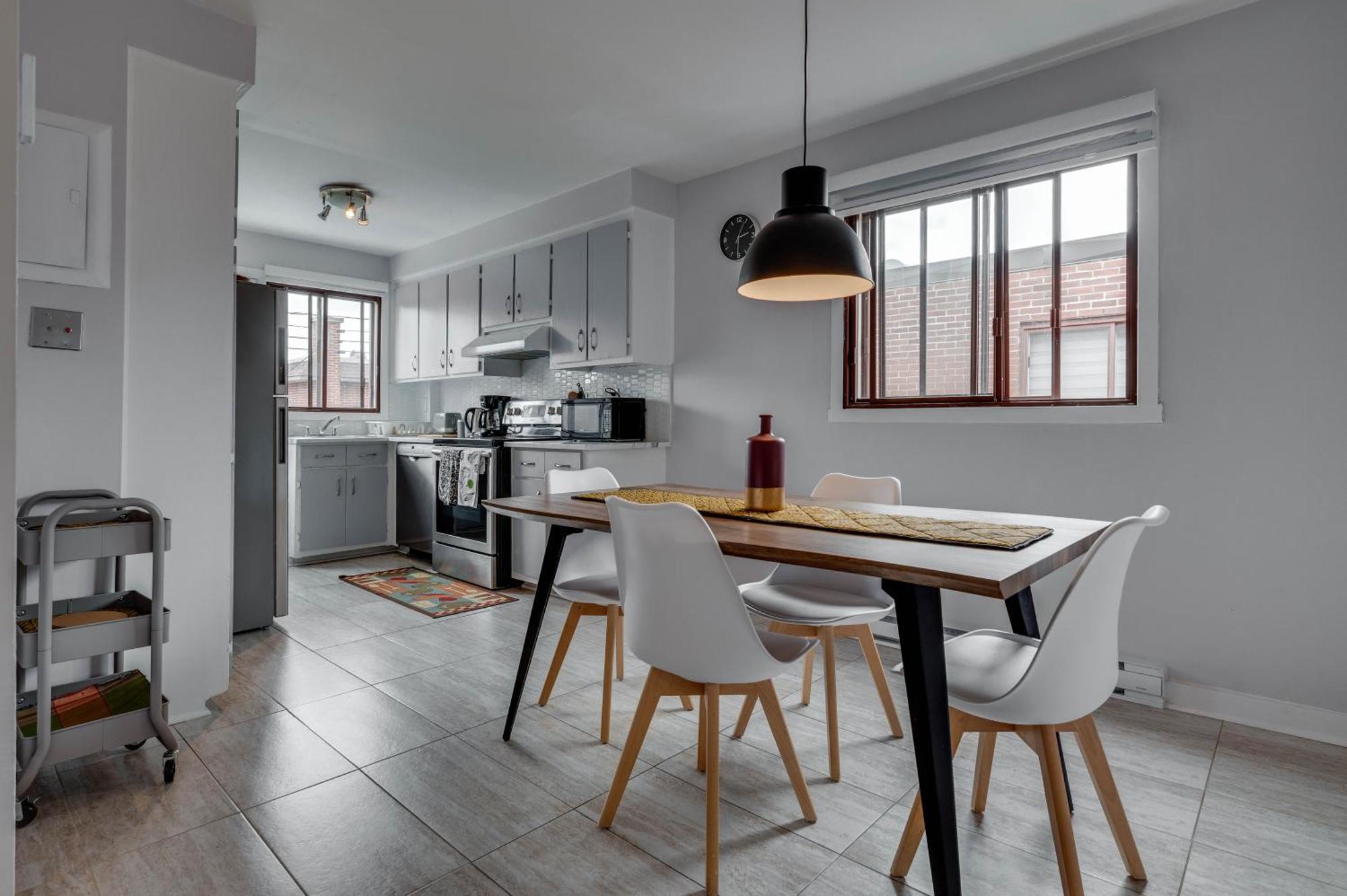 Chic Urban Escape In * Montreal