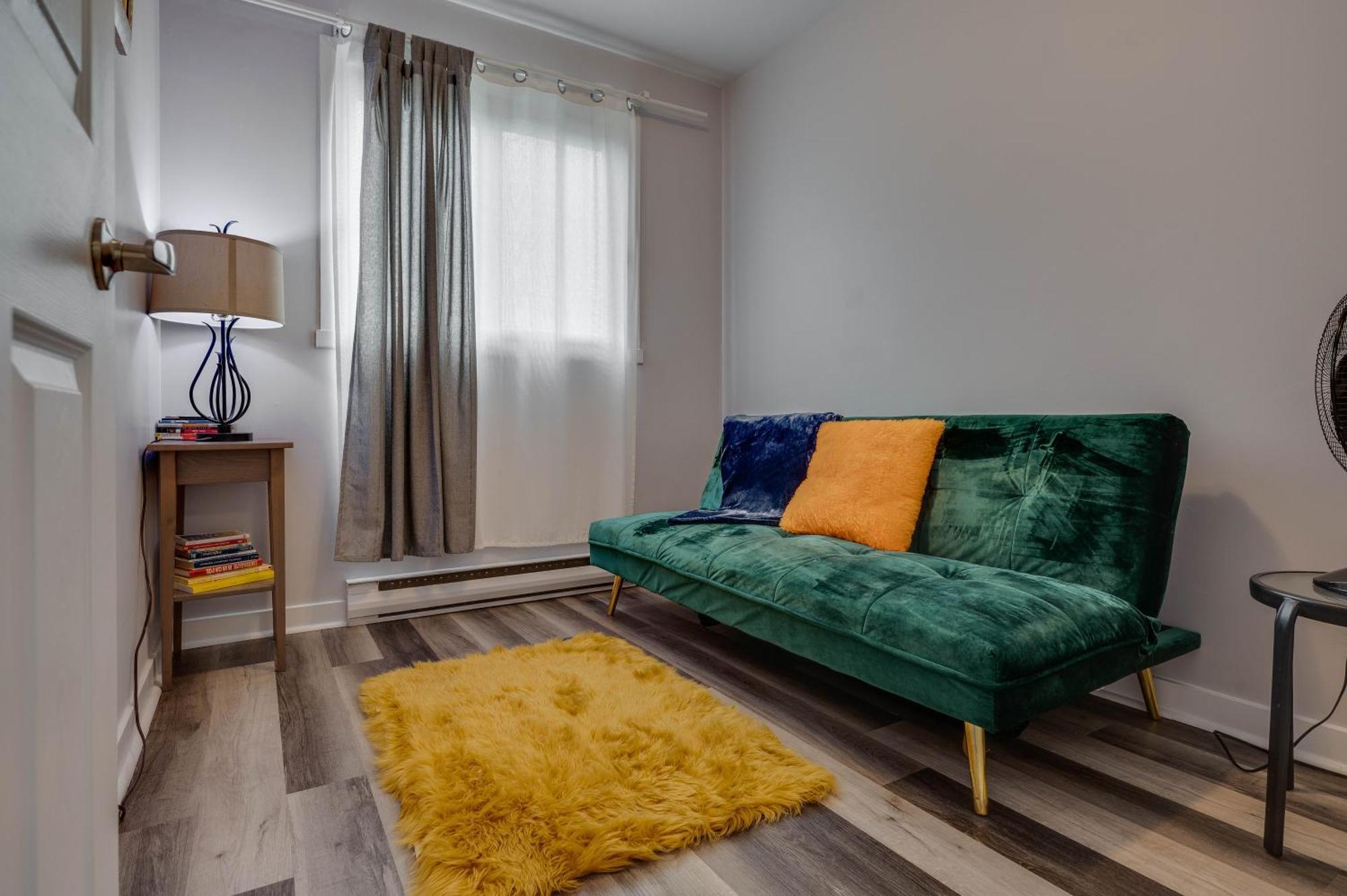 Apartment Chic Urban Escape In *