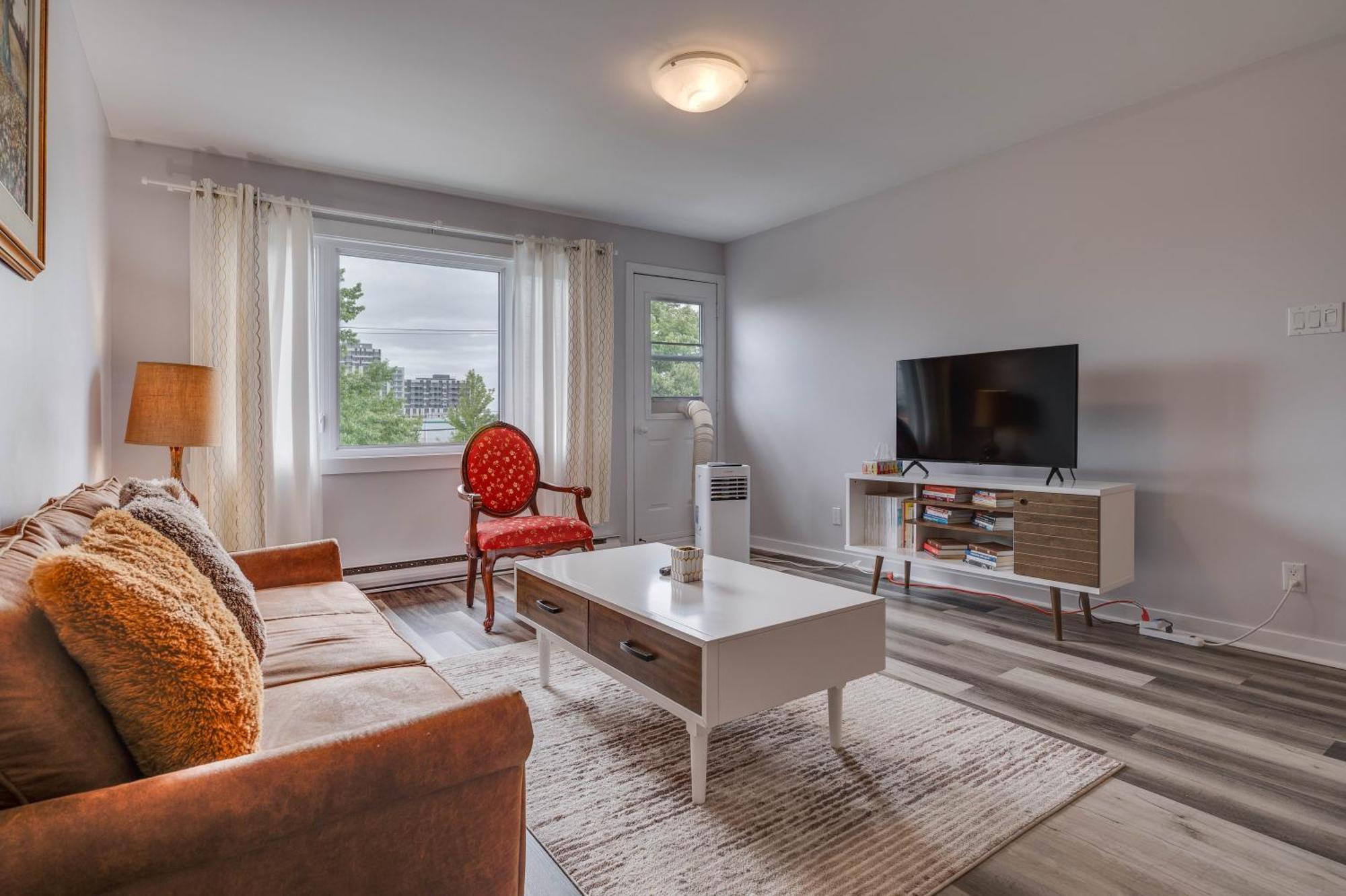 Chic Urban Escape In Montreal