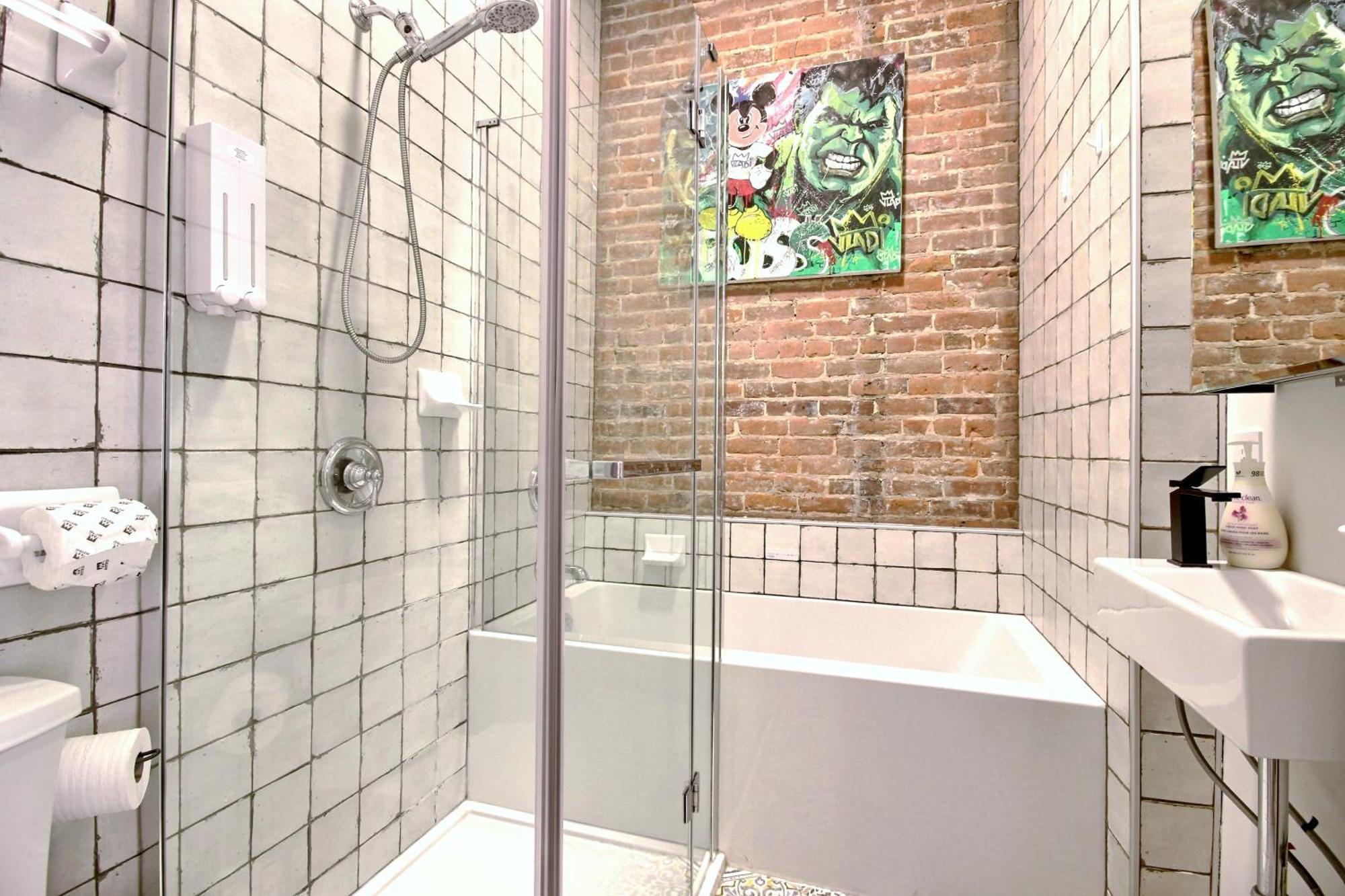 Galeria St Denis In Prime Apartment Montreal
