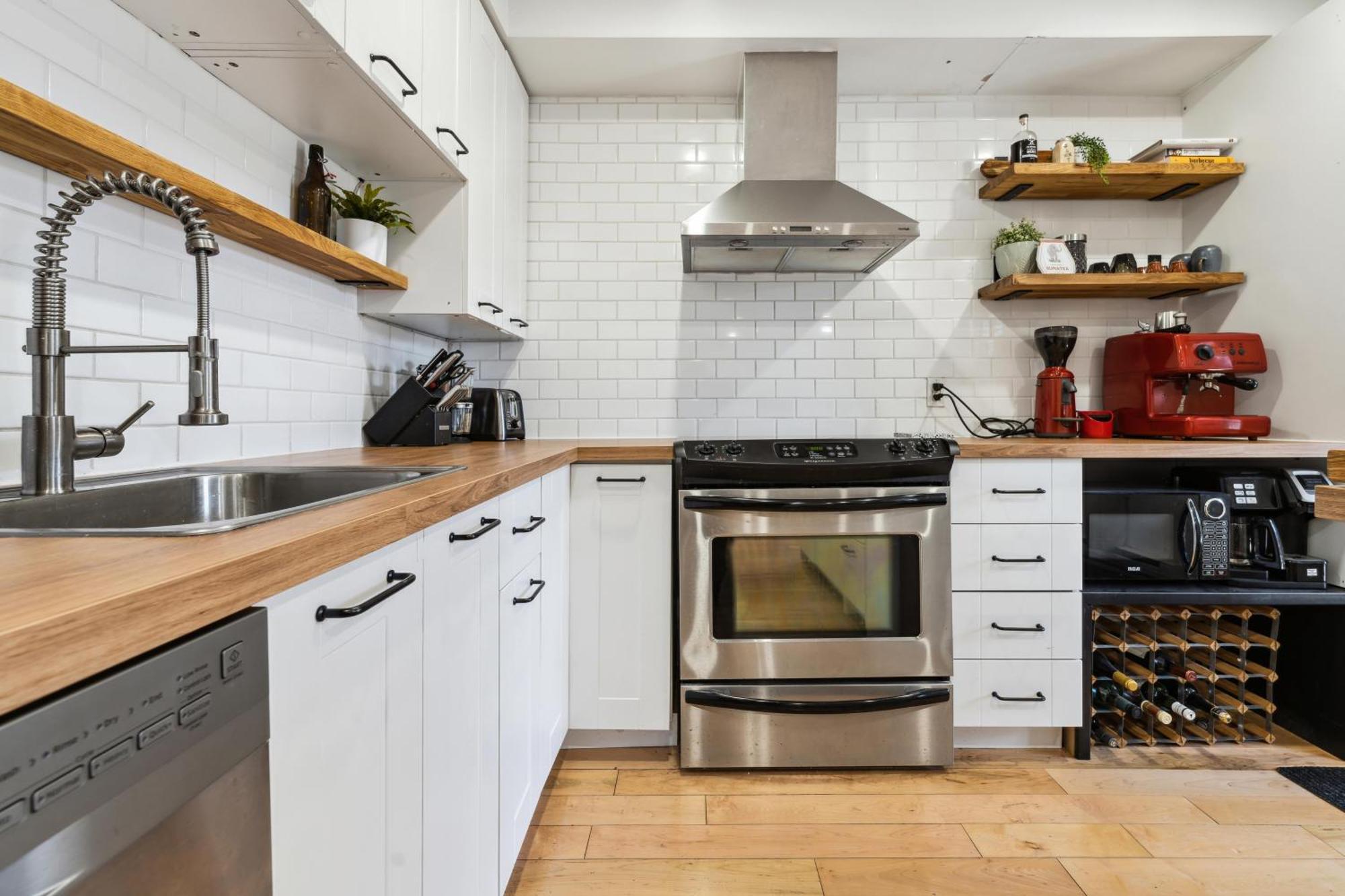 Apartment Jolie Maison Entiere A Montreal