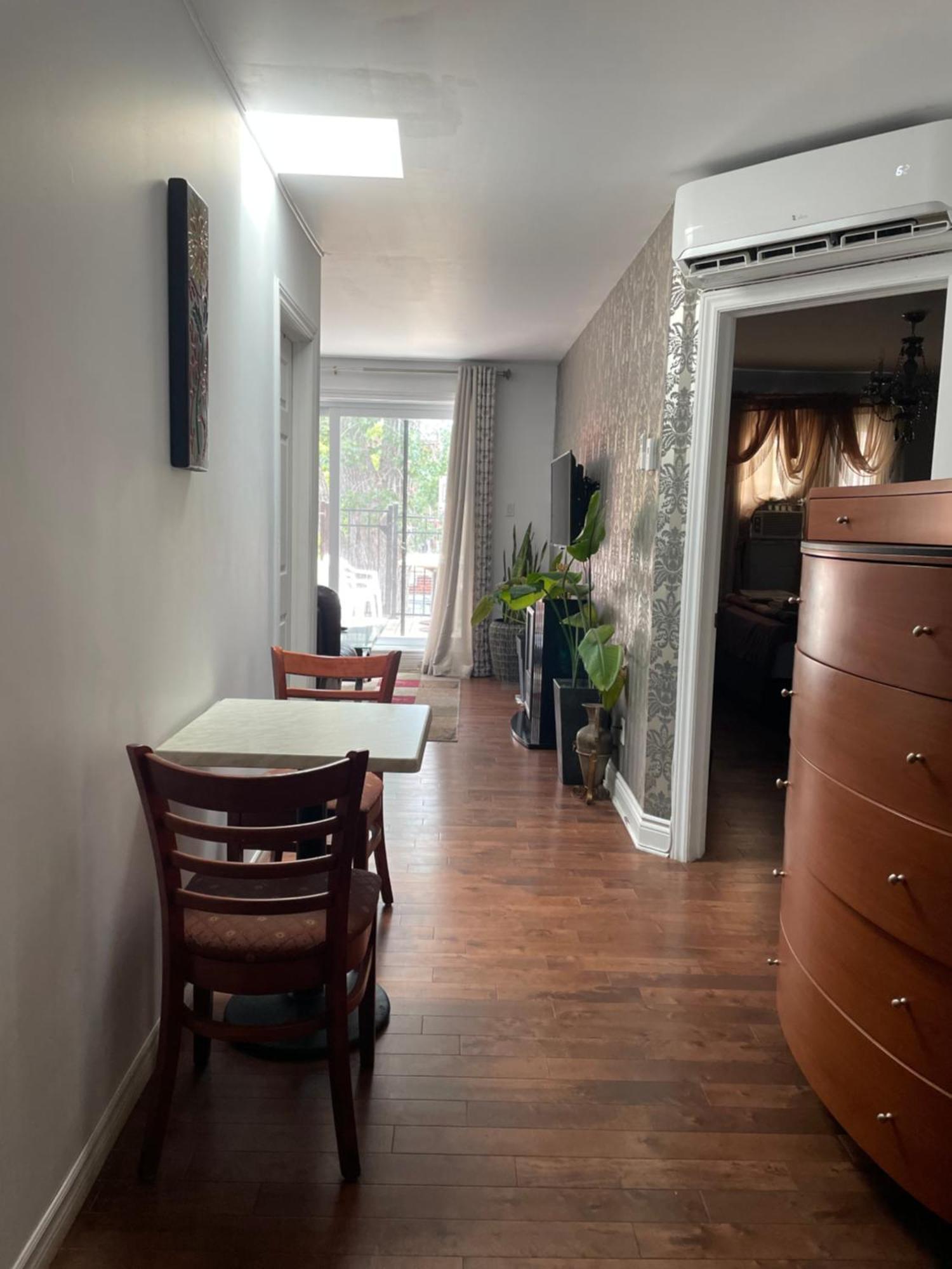 Homestay Self Service Small Breakfast, 2 Double Beds Private *