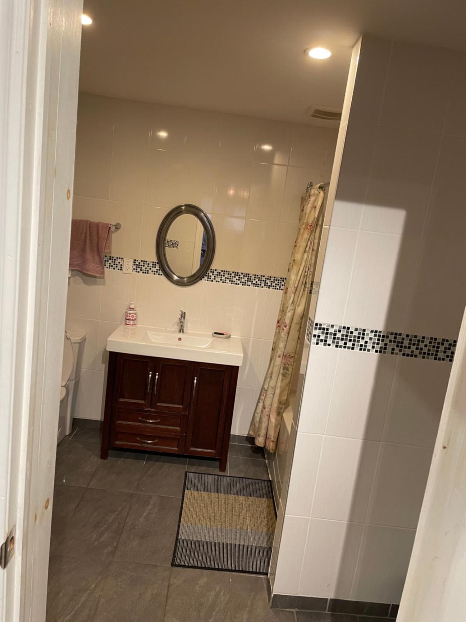 Homestay Self Service Small Breakfast, 2 Double Beds Private Montreal