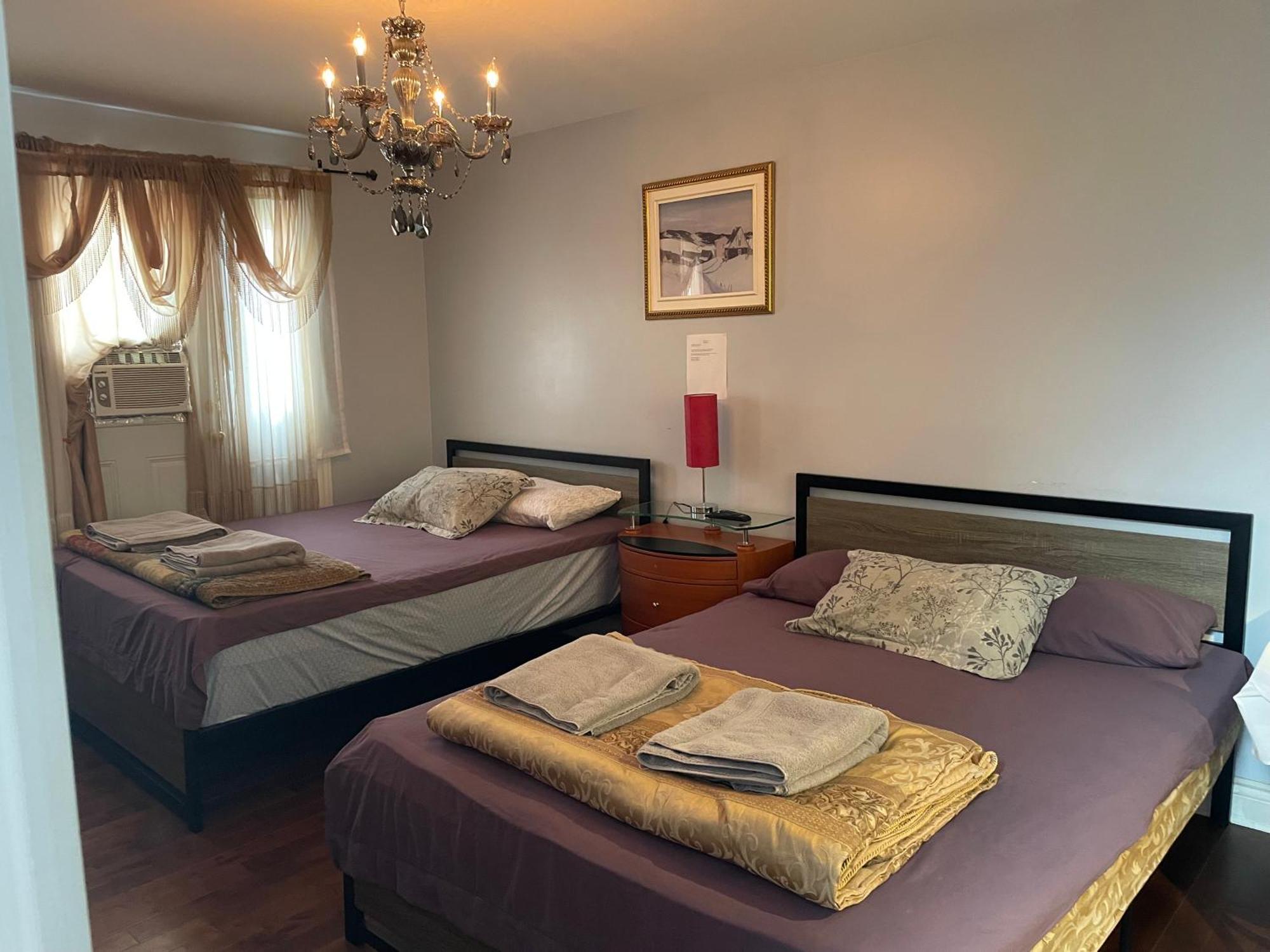 Homestay Self Service Small Breakfast, 2 Double Beds Private *