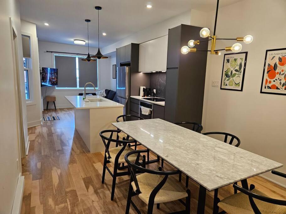 Apartment Chic 2 Bedroom *