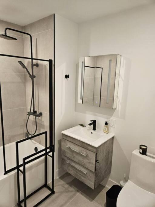 Chic 2 Bedroom