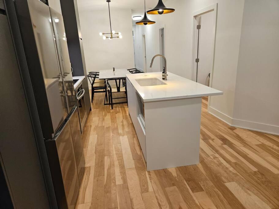 Chic 2 Bedroom Apartment Montreal