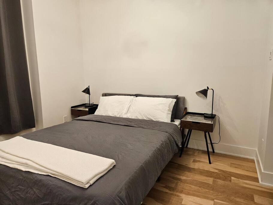 Chic 2 Bedroom Apartment *