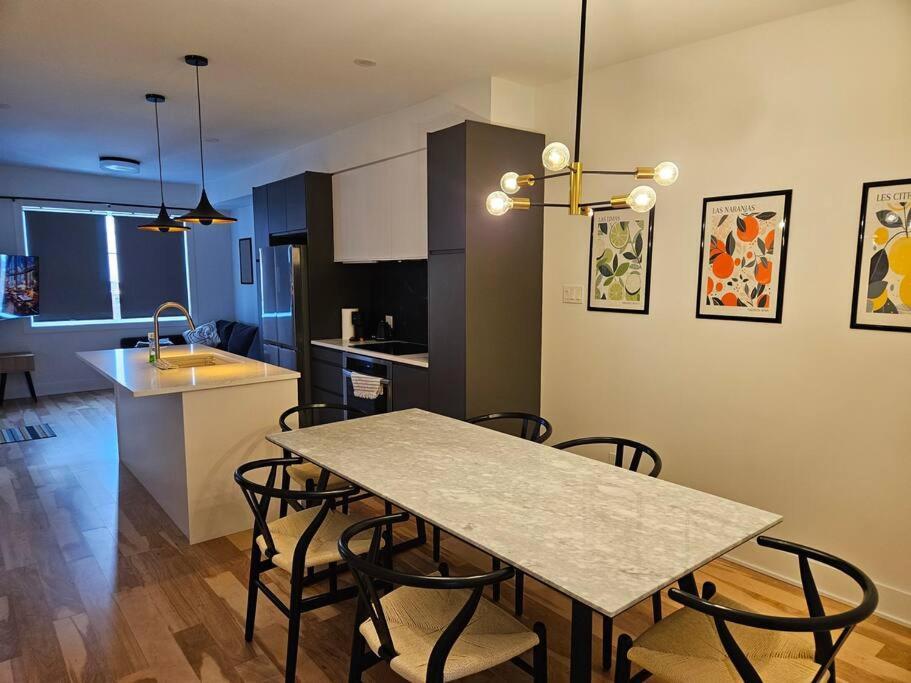 Apartment Chic 2 Bedroom Montreal