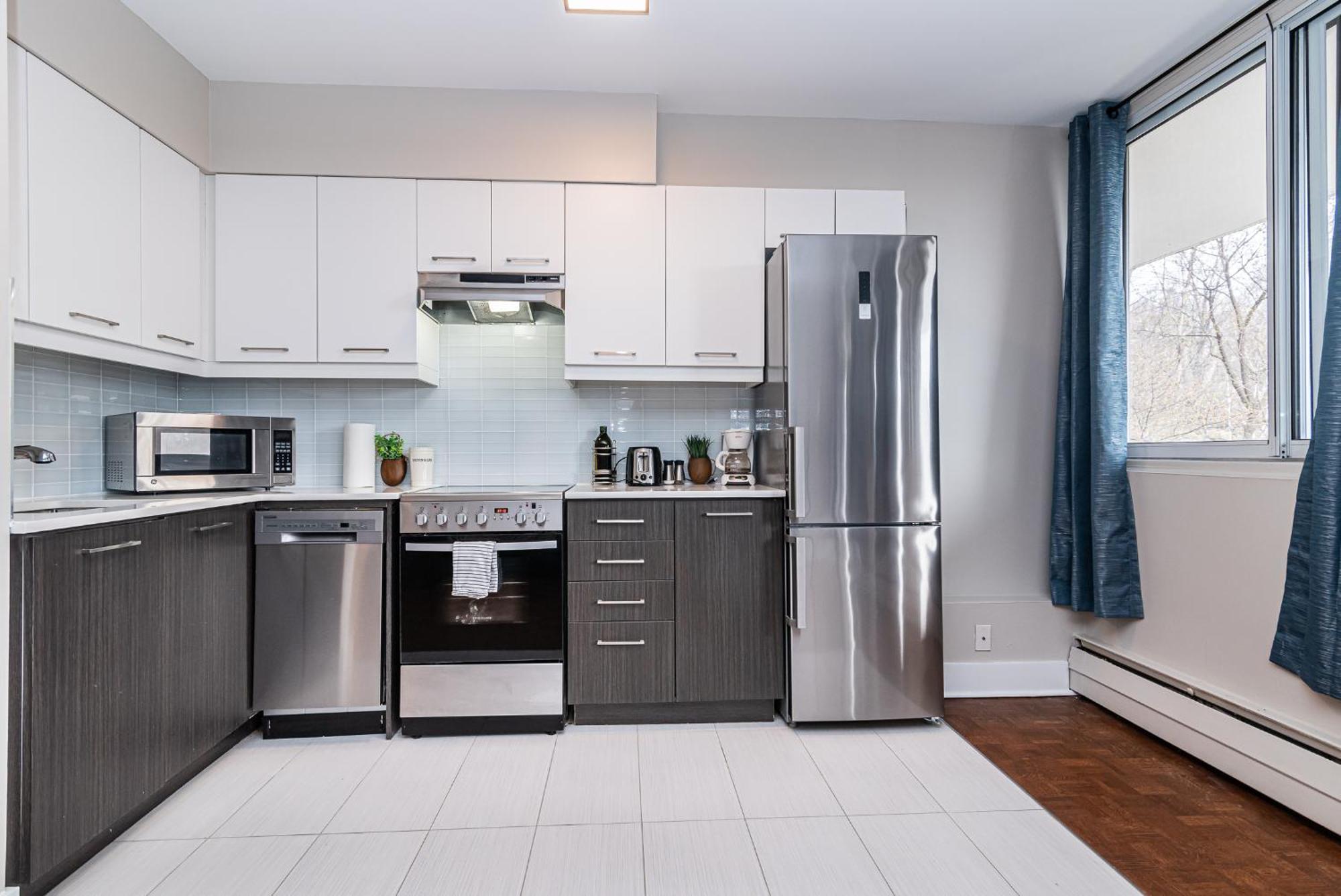 Golden Mile & Relocation Apartment Montreal