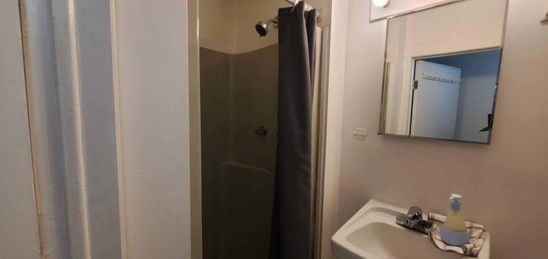 Heart Of Mtr For Memerable Experiance 2 Backyard 7minmetro Fully Renovated & Equipped *