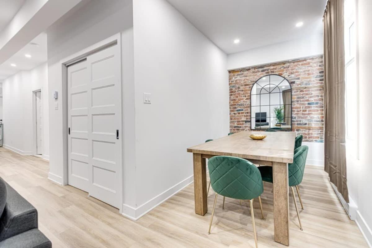 Apartment Stunning & Stylish 3br With Sofa Bed Near Little Italy Montreal