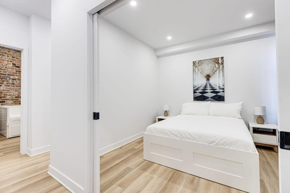 Apartment Stunning & Stylish 3br With Sofa Bed Near Little Italy Montreal