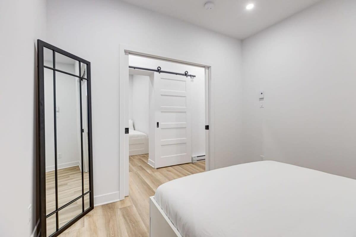 Stunning & Stylish 3br With Sofa Bed Near Little Italy Apartment Montreal