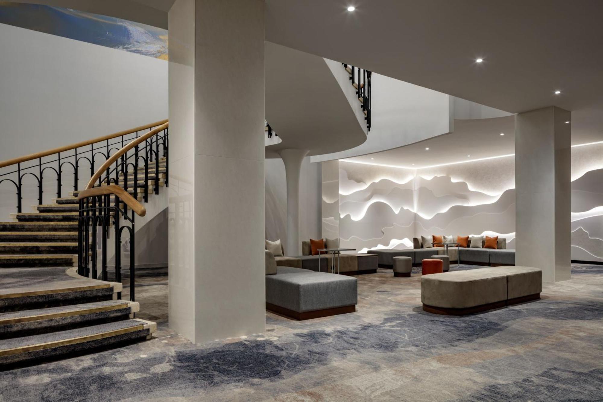 Marriott Chateau Champlain Hotel