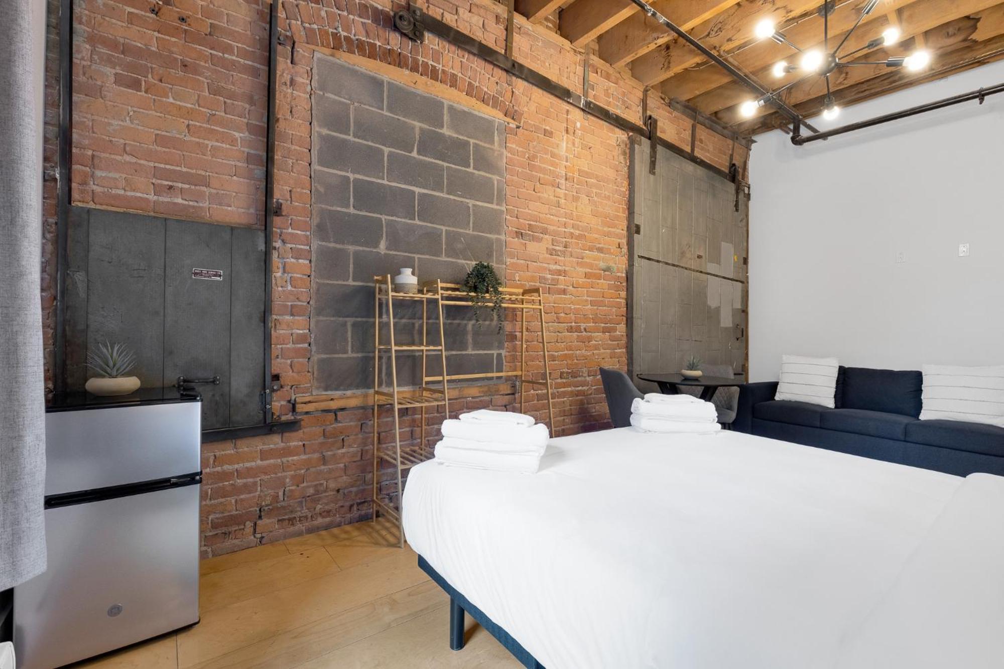 Hostel The Little Rooms-old Montreal