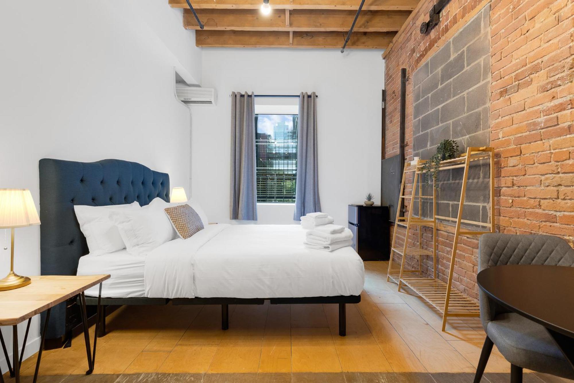 The Little Rooms-old * Montreal
