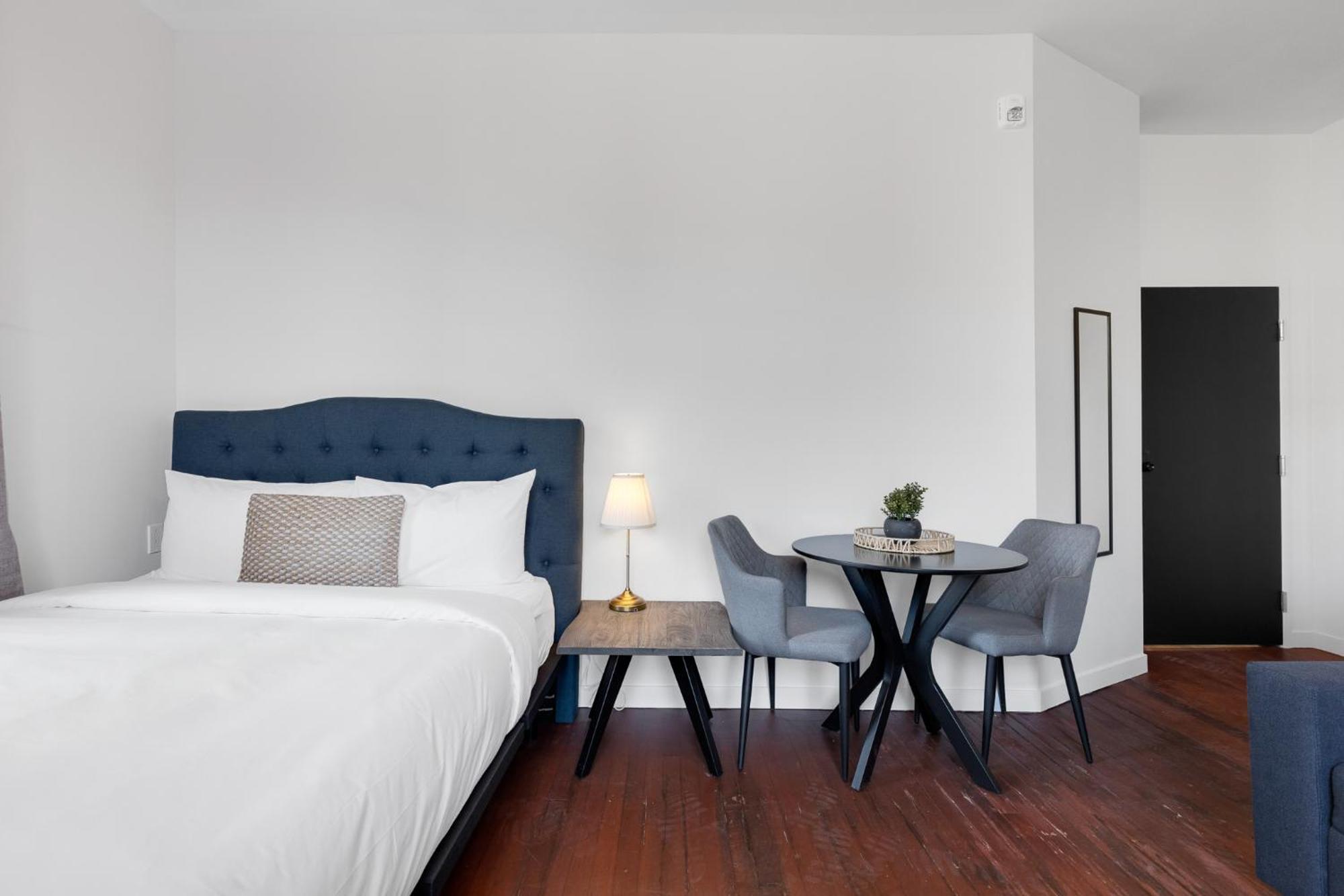 The Little Rooms-old * Montreal