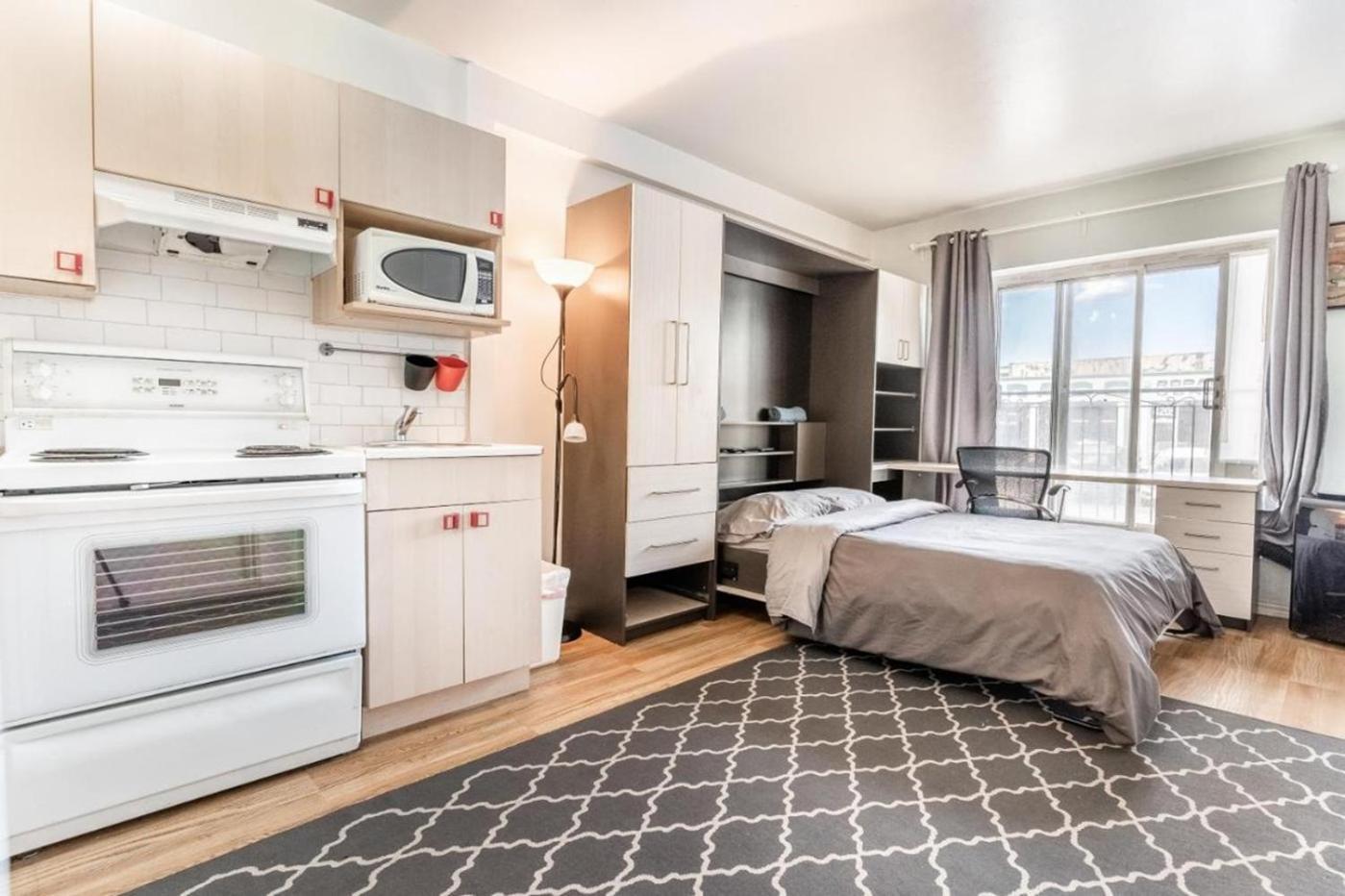 Apartment Near Downtown - 103