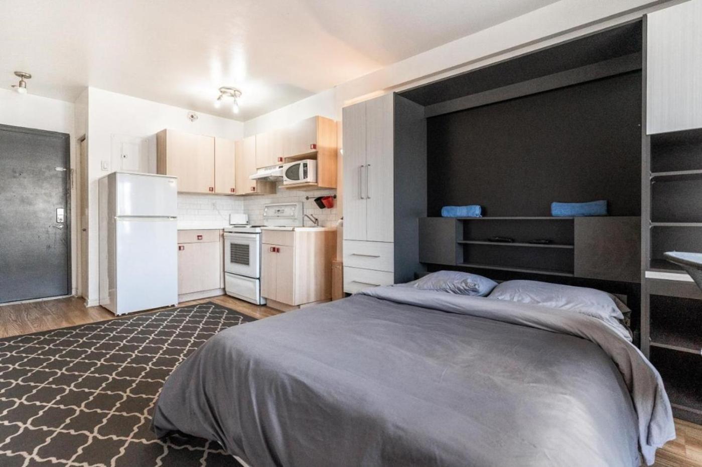 Apartment Near Downtown - 103