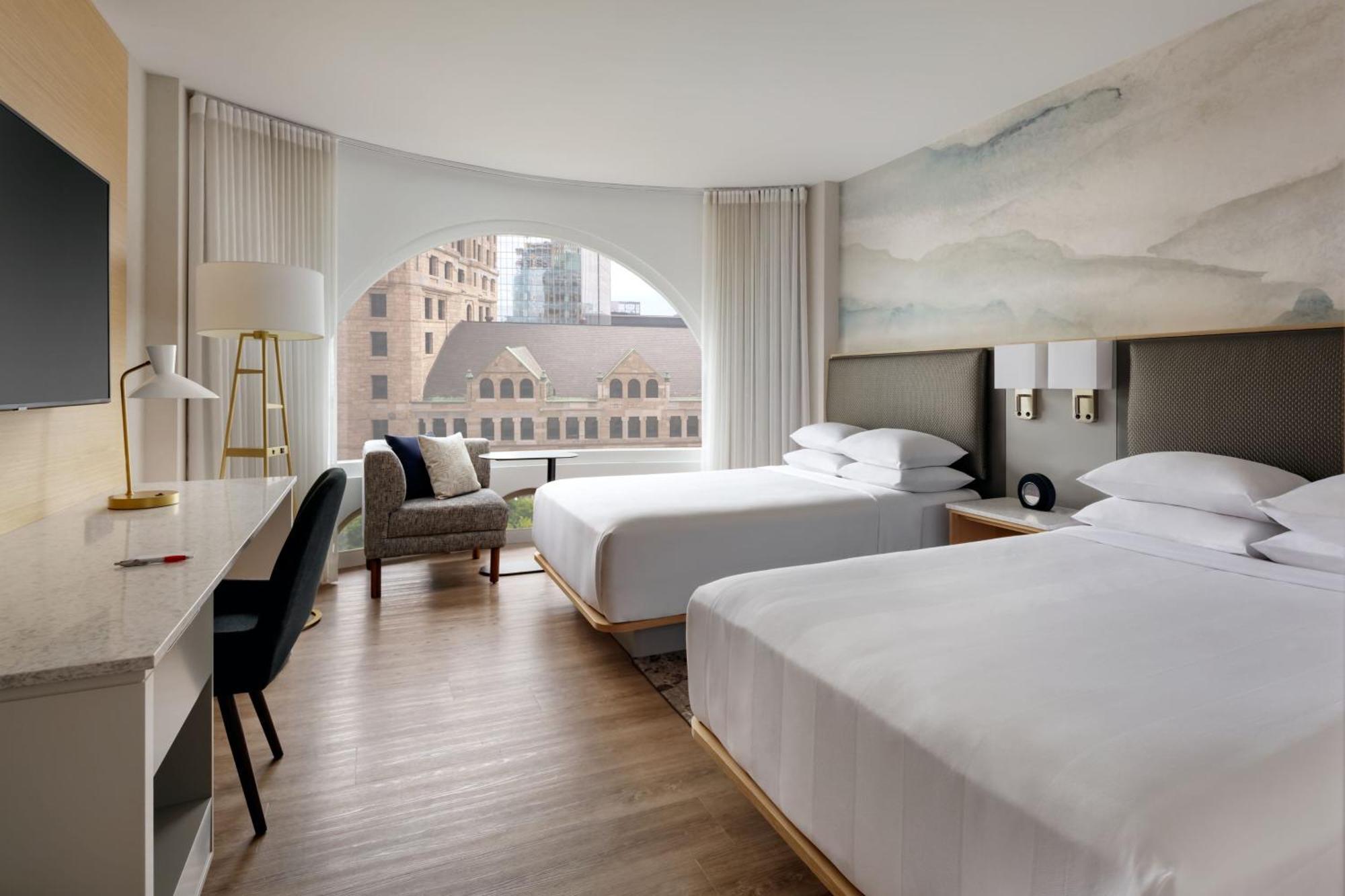 Marriott Chateau Champlain 4*