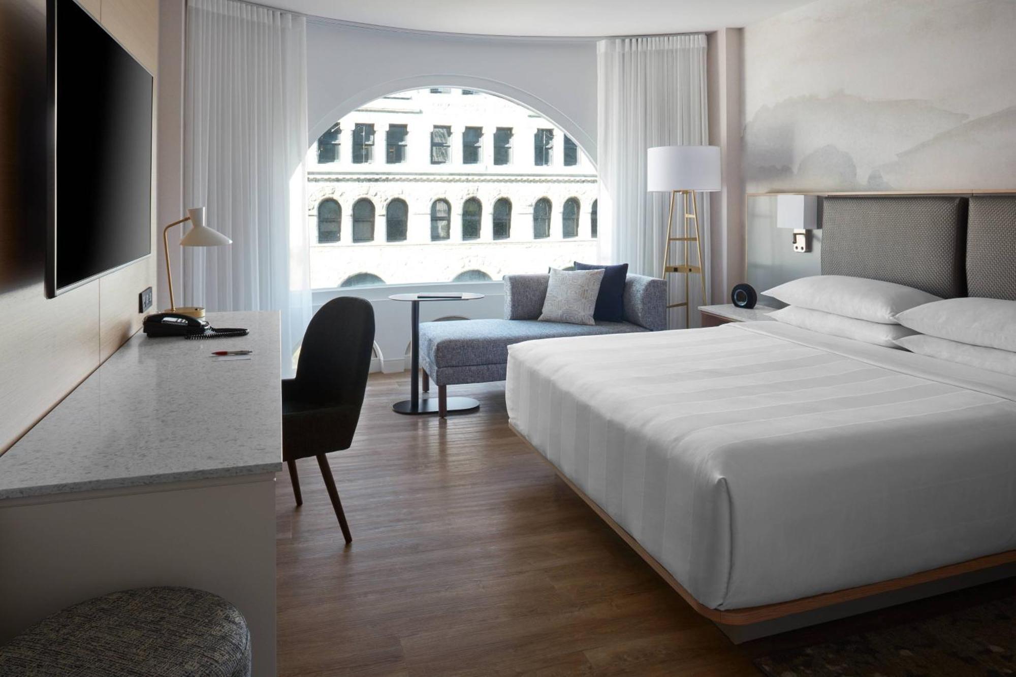Marriott Chateau Champlain 4*