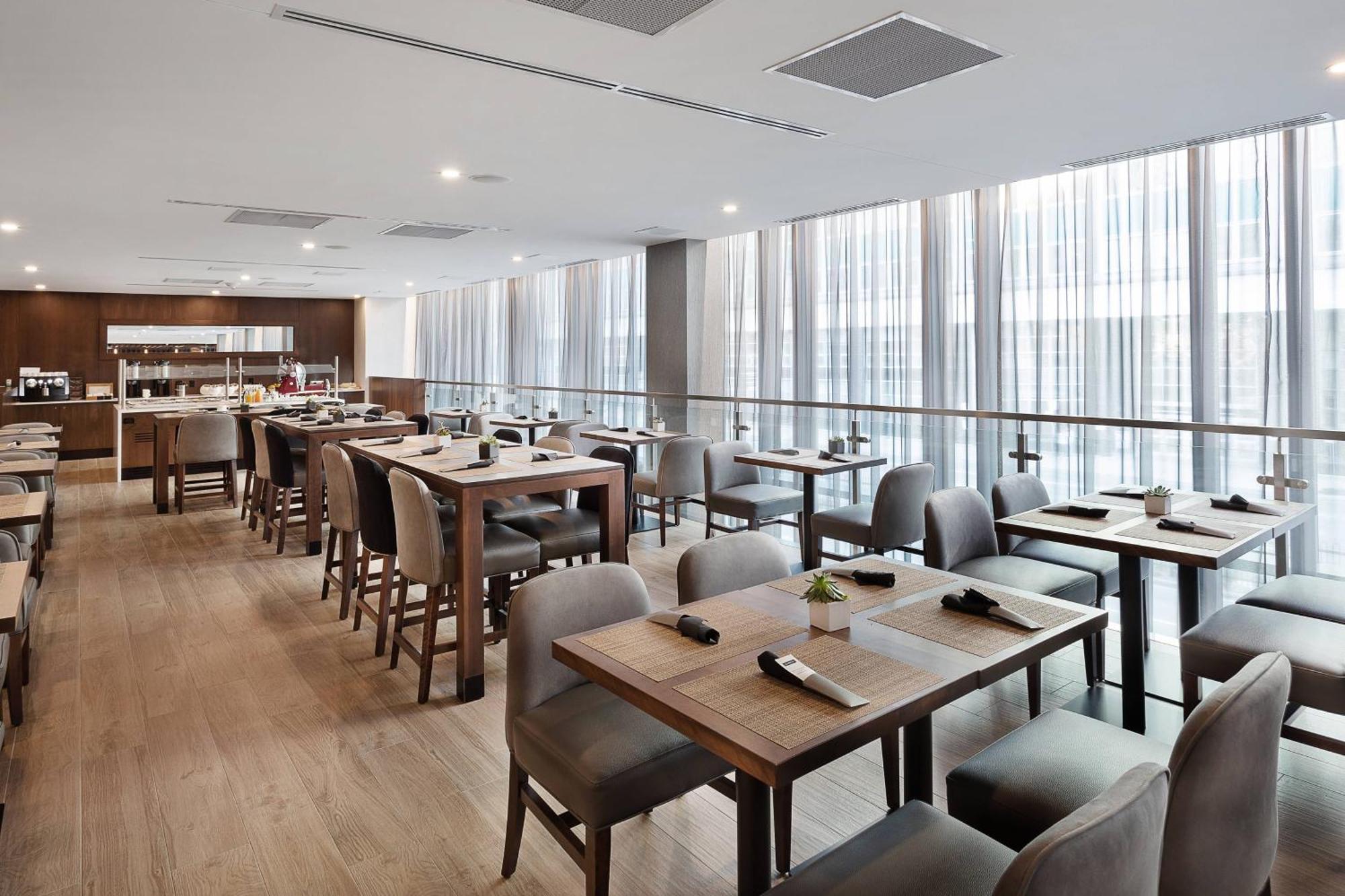 Hotel Ac Centre-ville 4*
