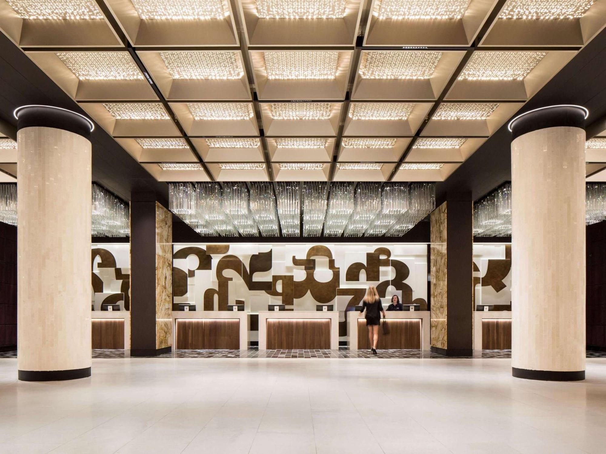 Fairmont The Queen Elizabeth Hotel 5*