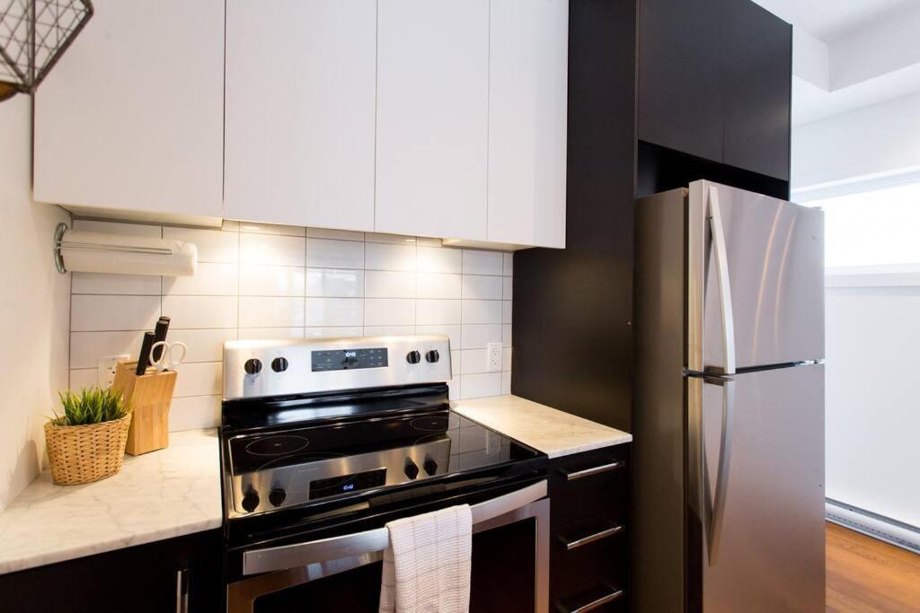 Sleek In The Heart Of Little Italy By Den Apartment
