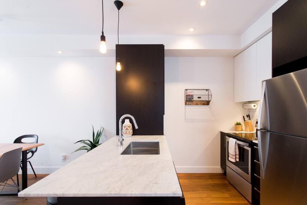 Sleek In The Heart Of Little Italy By Den Montreal