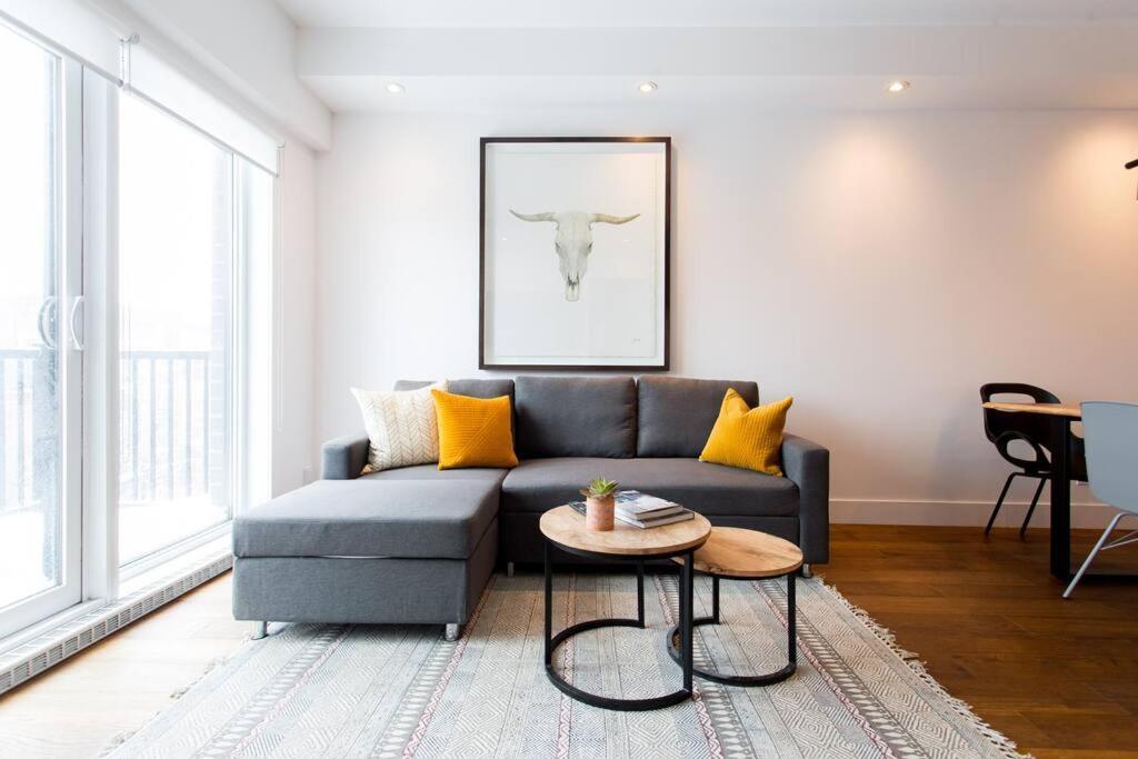 Sleek In The Heart Of Little Italy By Den Apartment