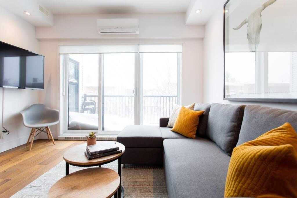 Apartment Sleek In The Heart Of Little Italy By Den