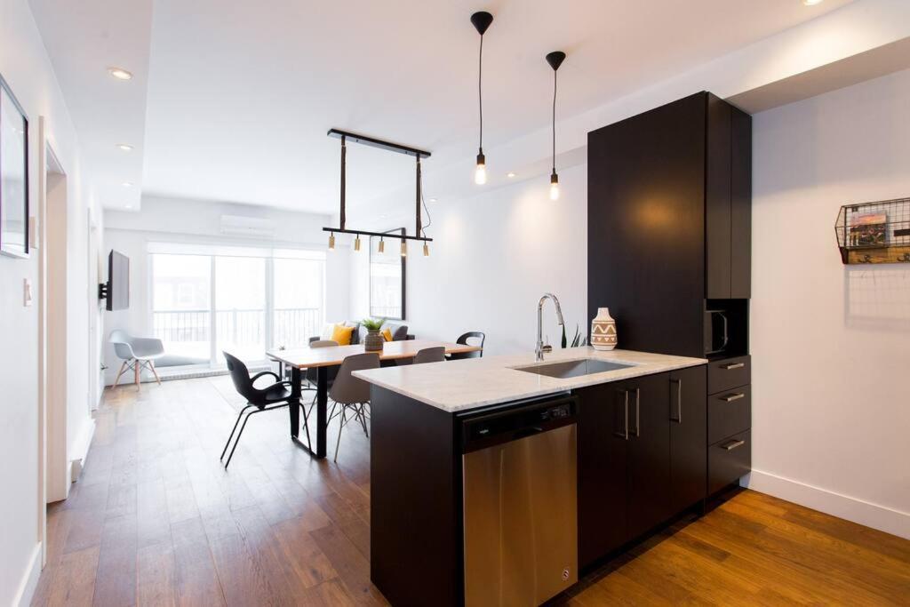 Sleek In The Heart Of Little Italy By Den *