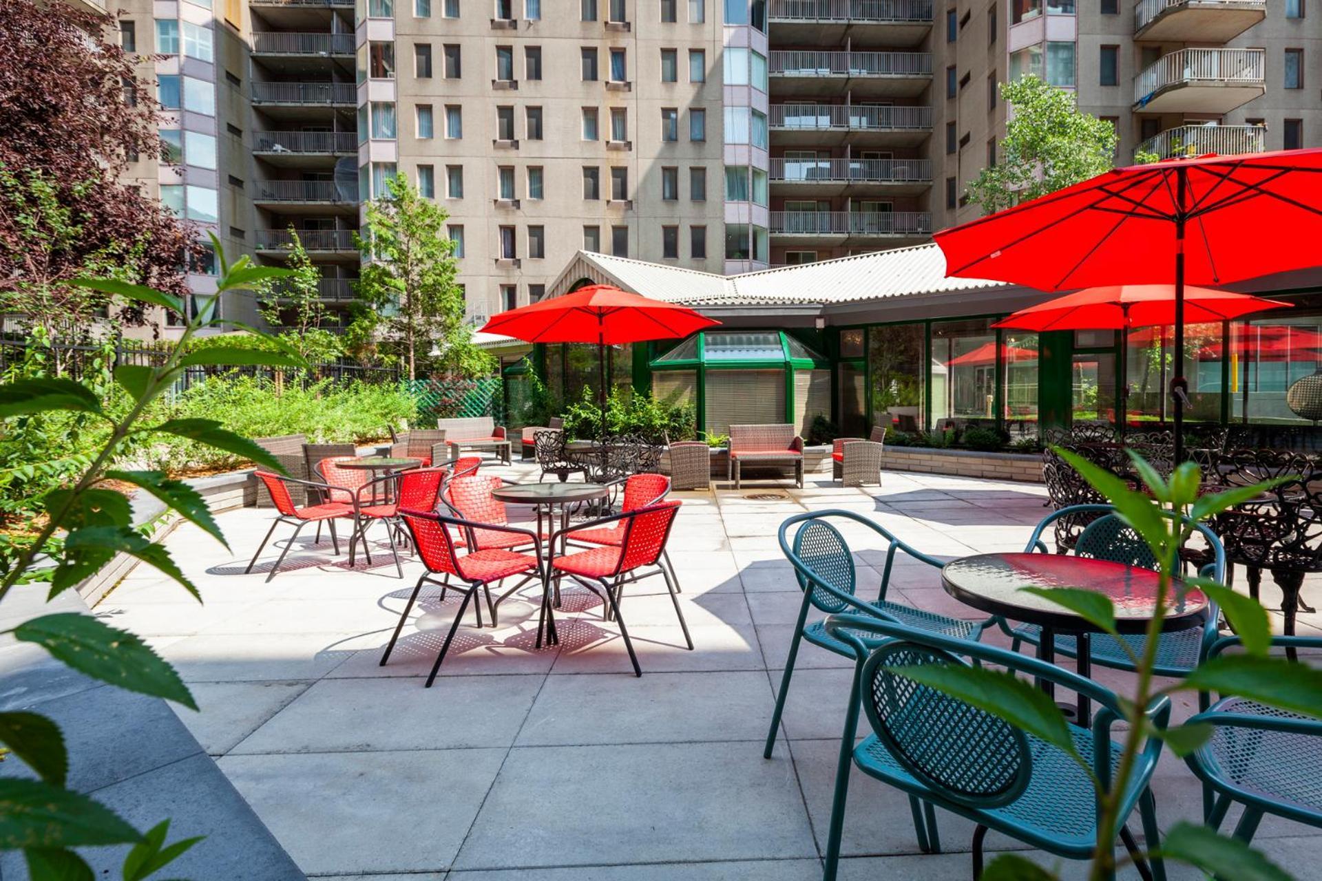 Le Nouvel 4* Montreal