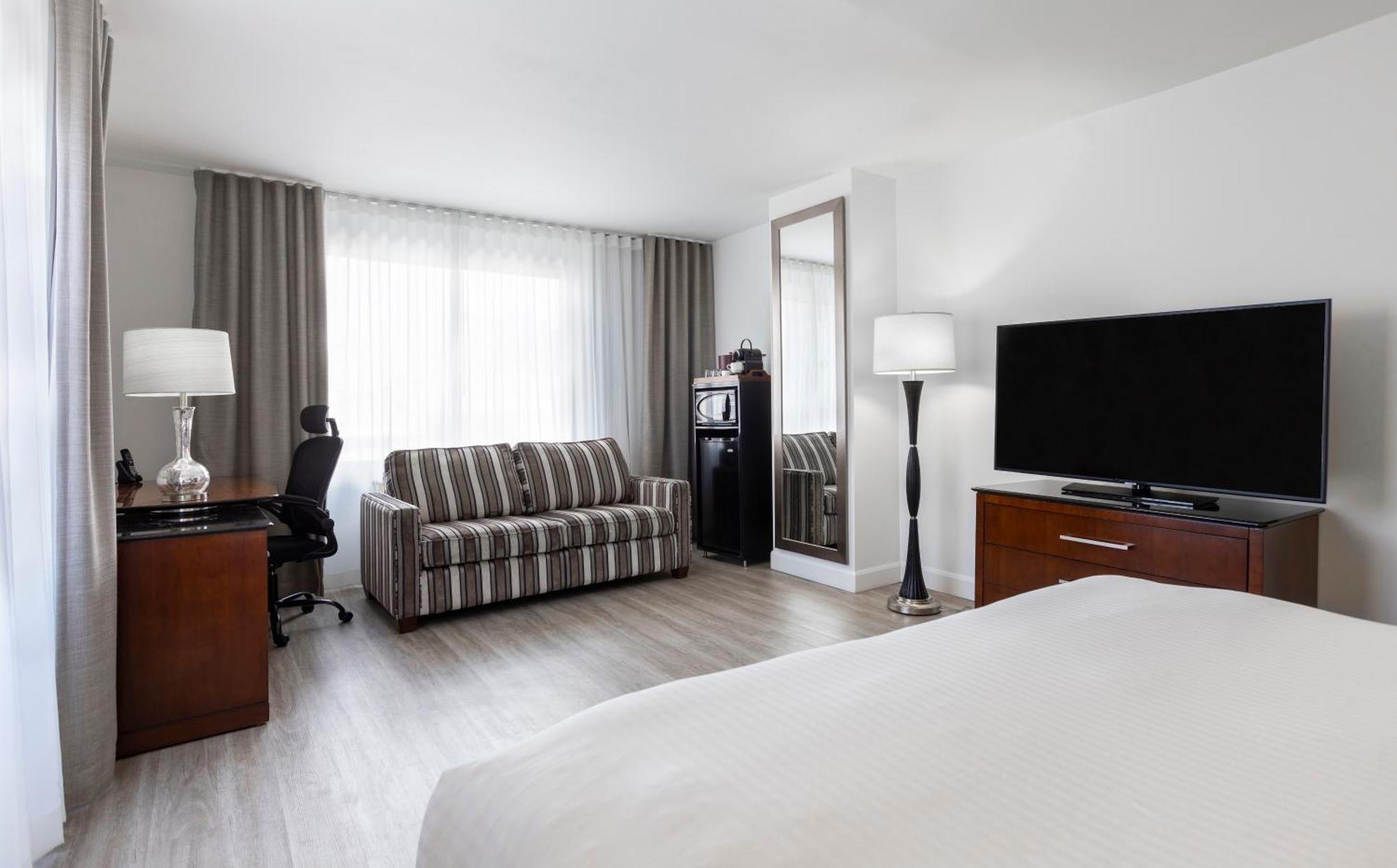 Le Nouvel 4* Montreal
