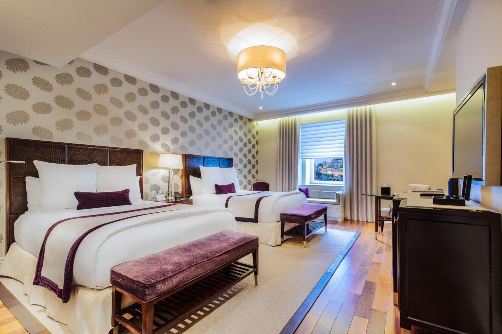 The Ritz-carlton, Hotel
