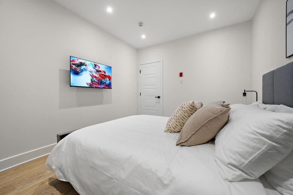 511 Place D'armes 3br 62 Apartment *
